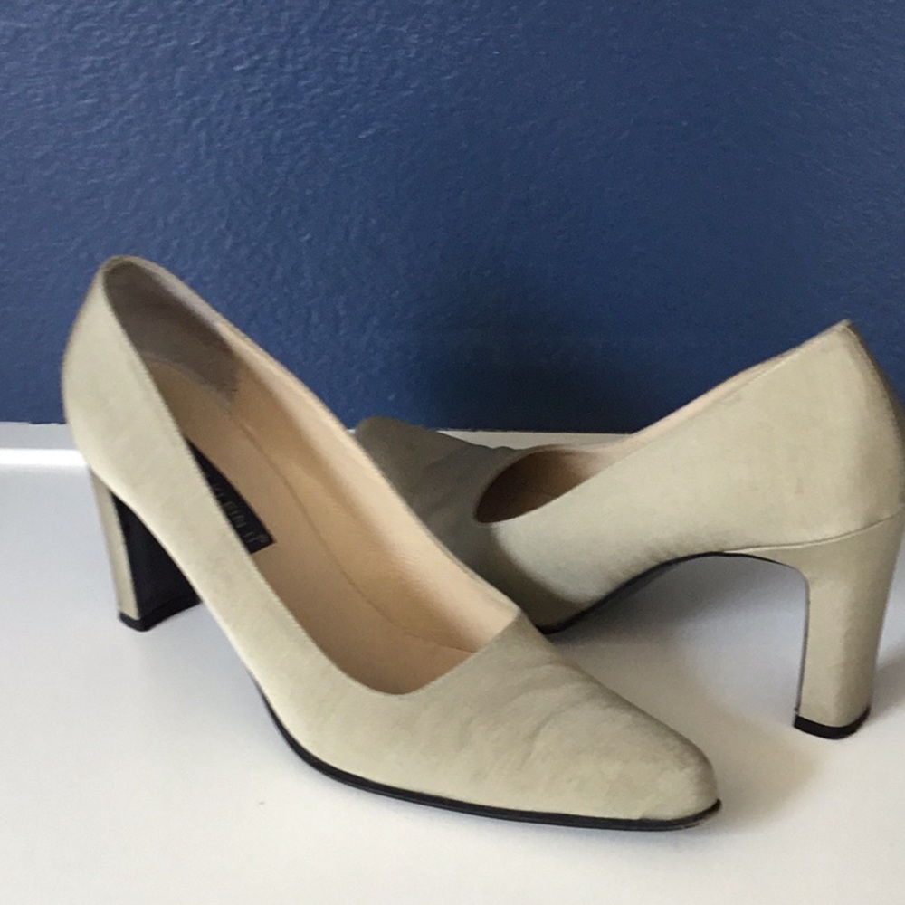 Shoes - Picture 3 of 4